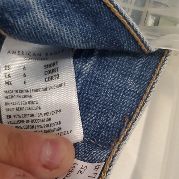 American Eagle Outfitters Light Blue Distressed Cropped ankle Jeans - Picture 2 of 6